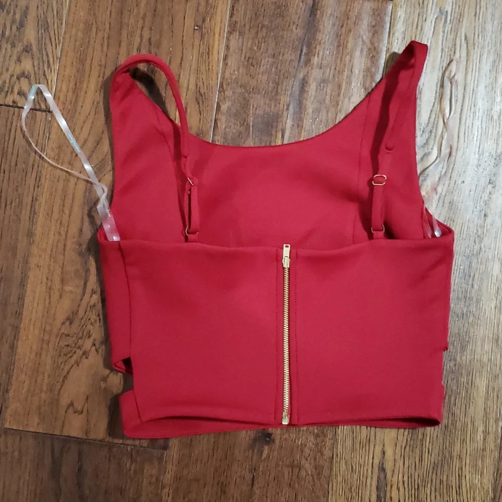 Deep red cut out crop top - Picture 4 of 4